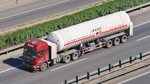 800 x 450 LNG truck