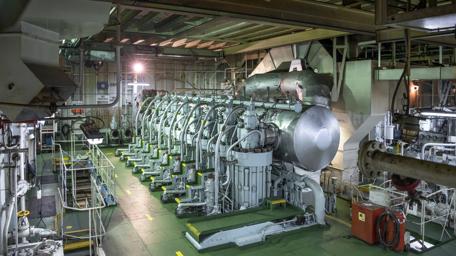 Vessel engine Vessel engine