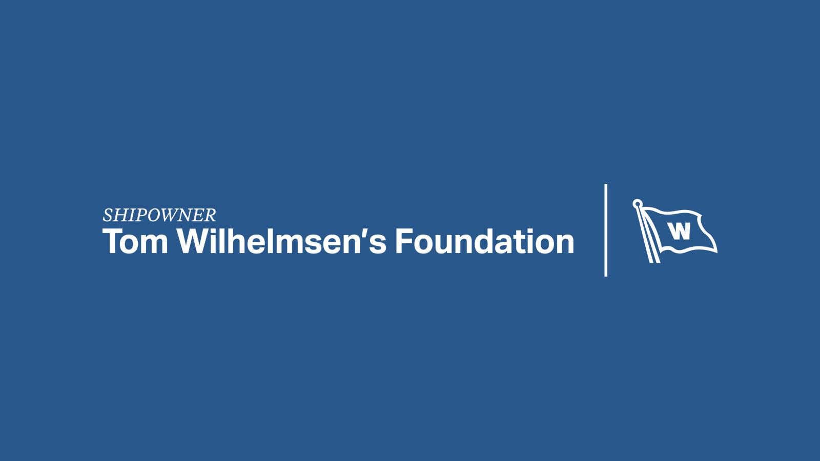 Shipowner_Tom_Wilhelmsens_Foundation_with_Flag_Negativ_Logo_RGB_blue_background