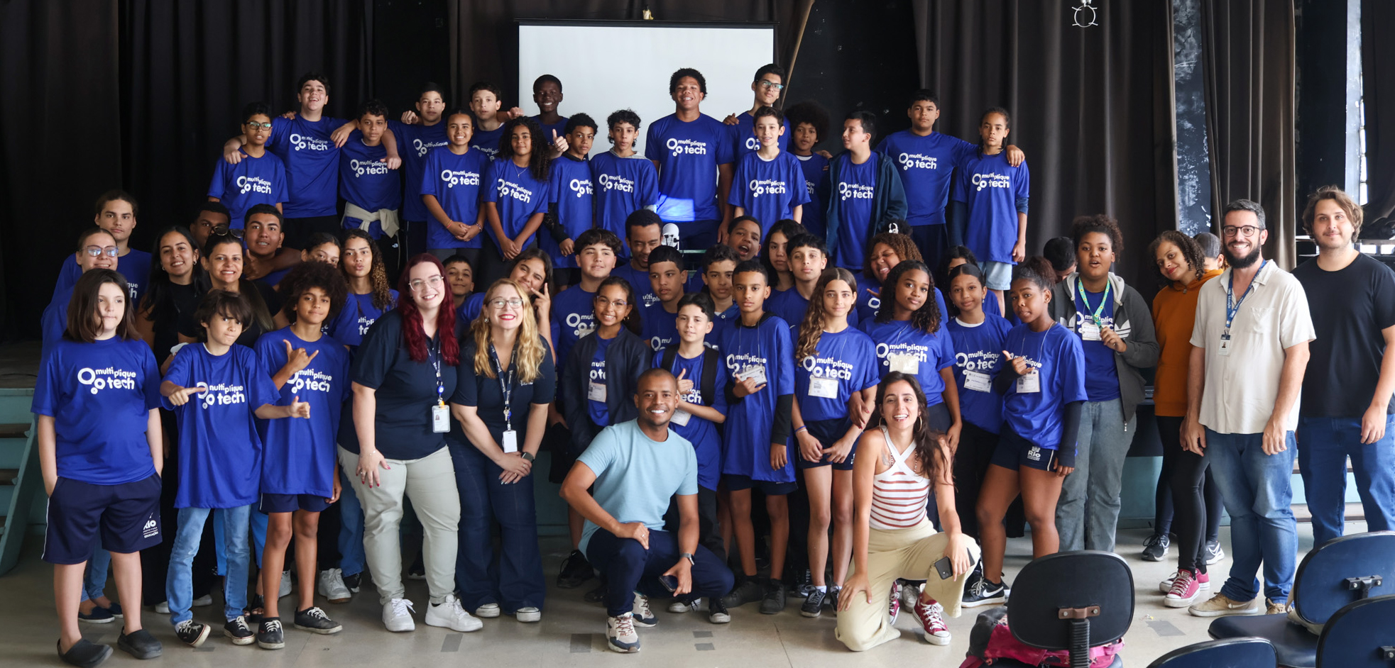 Students, teachers and Wilhelmsen Ship Management Brazil volunteers gathered for a group photo during the Science Fair Project at GET Ridalvia Corr&ecirc;a Public School