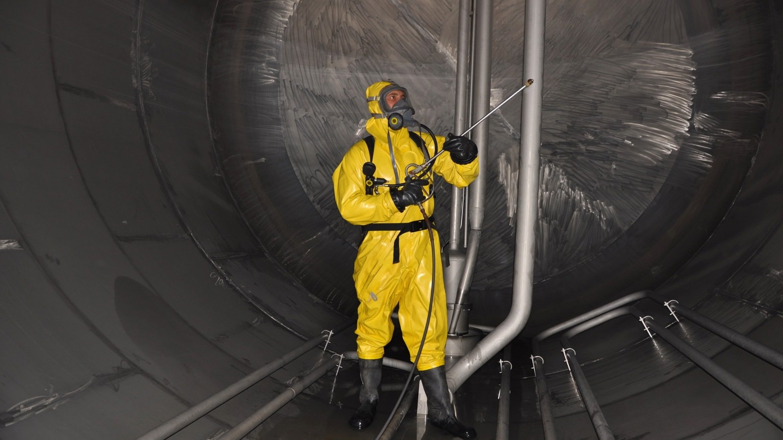 Cleaning cargo hold Cleaning cargo hold