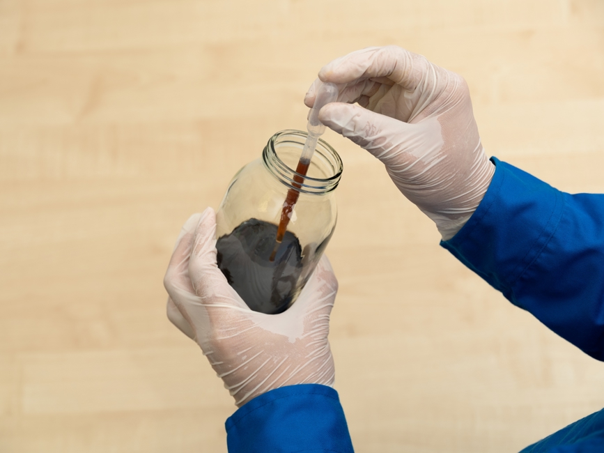 [2477x1858] Fuel in jar
