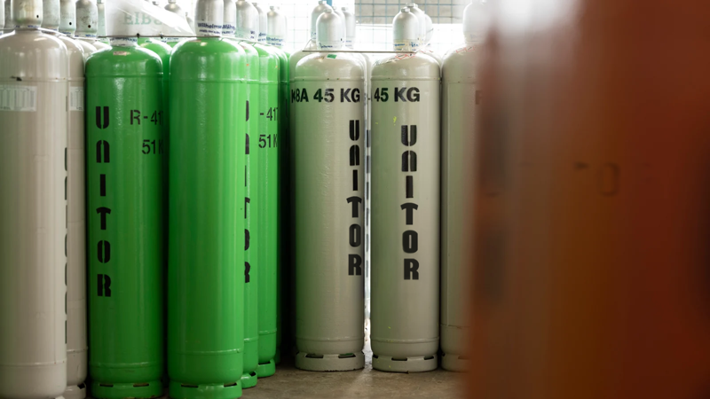 refrigerant cylinder with unitor